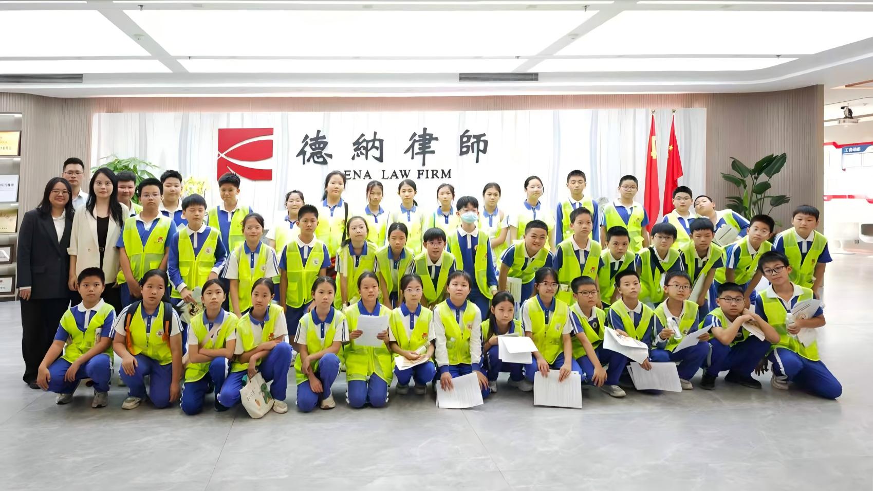 【德纳动态】小小法官体验记｜德纳律所 × 龙华中学弘毅校区法治实践课圆满开展
